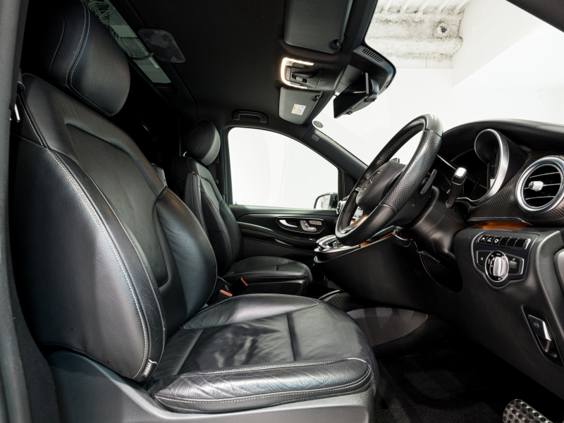 メルセデスベンツ Vクラス V220d ｽﾎﾟｰﾂ ﾛﾝｸﾞ ﾚｰﾀﾞｰP　ﾏｲﾊﾞｯﾊ仕様 ｴｸﾞｾｸﾃｨﾌﾞｼｰﾄ TVﾓﾆﾀｰ付ﾊﾟｰﾃｰｼｮﾝ ﾊﾟﾉﾗﾏSR 4人乗り