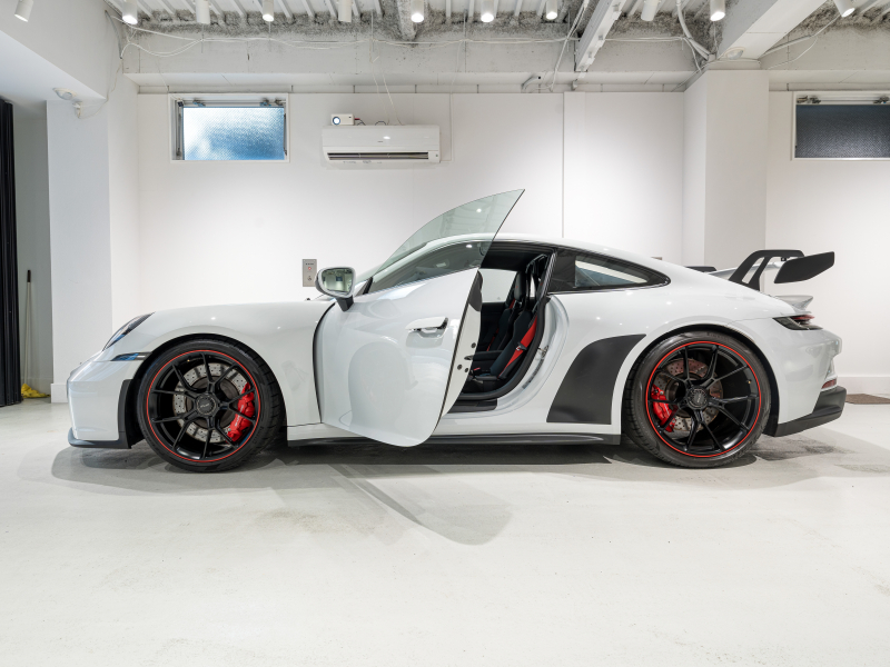 ポルシェ 911(Type992) GT3 PDK クラブスポーツPKG 正規D車 左H フロントリフト フルバケットシート カーボンルーフ PCMナビ CarPlay PDLSティンテッドLEDヘッドライト カーボンインテリアPKG 新車保証