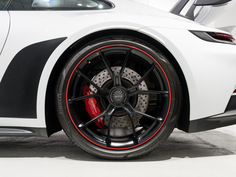 ポルシェ 911(Type992) GT3 PDK クラブスポーツPKG 正規D車 左H フロントリフト フルバケットシート カーボンルーフ PCMナビ CarPlay PDLSティンテッドLEDヘッドライト カーボンインテリアPKG 新車保証
