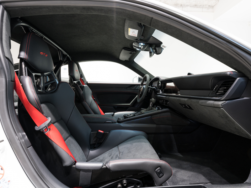 ポルシェ 911(Type992) GT3 PDK クラブスポーツPKG 正規D車 左H フロントリフト フルバケットシート カーボンルーフ PCMナビ CarPlay PDLSティンテッドLEDヘッドライト カーボンインテリアPKG 新車保証