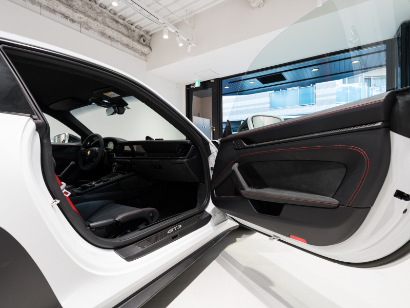 ポルシェ 911(Type992) GT3 PDK クラブスポーツPKG 正規D車 左H フロントリフト フルバケットシート カーボンルーフ PCMナビ CarPlay PDLSティンテッドLEDヘッドライト カーボンインテリアPKG 新車保証