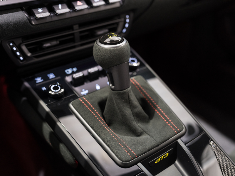 ポルシェ 911(Type992) GT3 PDK クラブスポーツPKG 正規D車 左H フロントリフト フルバケットシート カーボンルーフ PCMナビ CarPlay PDLSティンテッドLEDヘッドライト カーボンインテリアPKG 新車保証