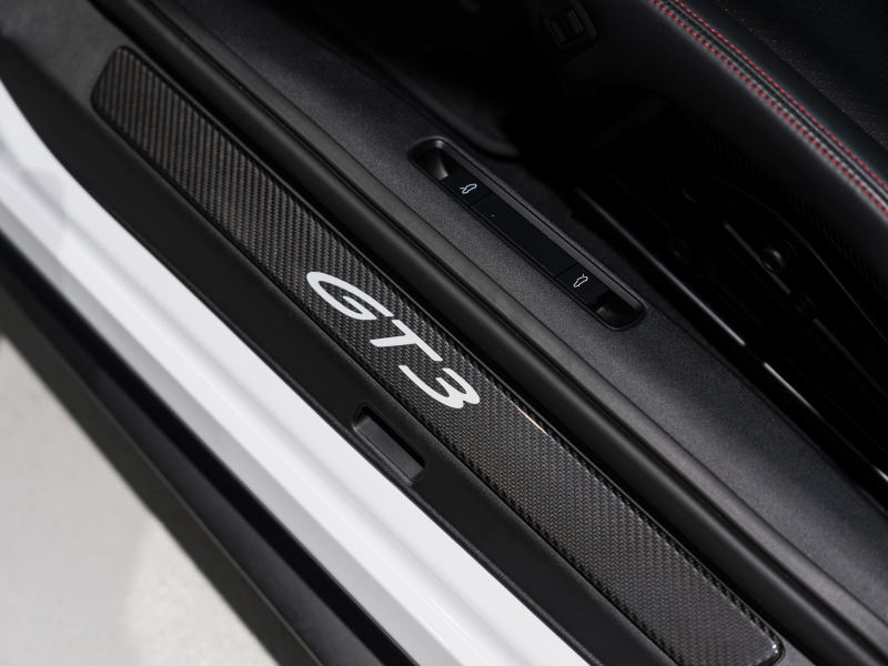 ポルシェ 911(Type992) GT3 PDK クラブスポーツPKG 正規D車 左H フロントリフト フルバケットシート カーボンルーフ PCMナビ CarPlay PDLSティンテッドLEDヘッドライト カーボンインテリアPKG 新車保証