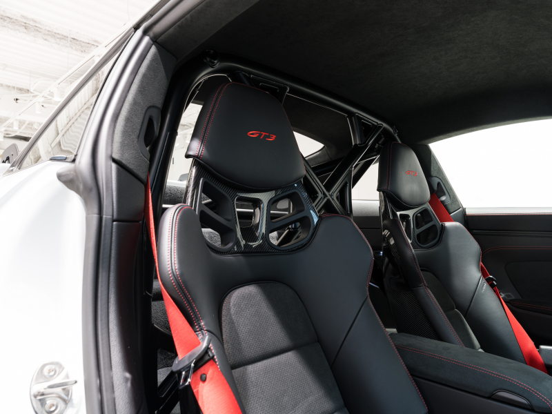 ポルシェ 911(Type992) GT3 PDK クラブスポーツPKG 正規D車 左H フロントリフト フルバケットシート カーボンルーフ PCMナビ CarPlay PDLSティンテッドLEDヘッドライト カーボンインテリアPKG 新車保証