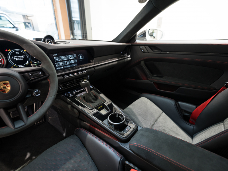 ポルシェ 911(Type992) GT3 PDK クラブスポーツPKG 正規D車 左H フロントリフト フルバケットシート カーボンルーフ PCMナビ CarPlay PDLSティンテッドLEDヘッドライト カーボンインテリアPKG 新車保証