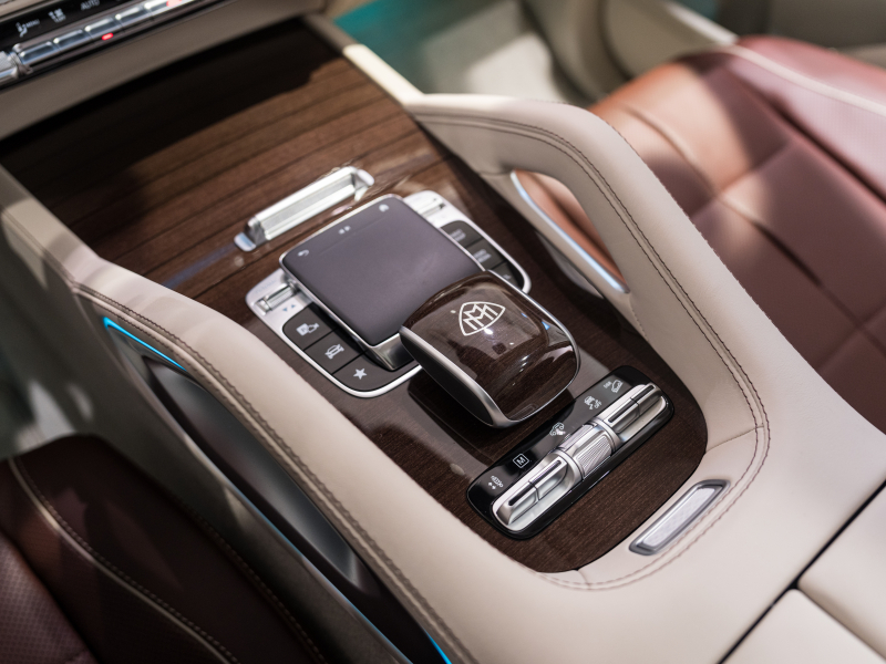 メルセデスマイバッハ GLS GLS600 4MATIC ﾌｧｰｽﾄｸﾗｽPKG　正規D車 4人乗り OPﾂｰﾄﾝｶﾗｰ ﾏﾎｶﾞﾆｰﾌﾞﾗｳﾝ&ﾏｷｱｰﾄﾍﾞｰｼﾞｭｲﾝﾃﾘｱ ﾊﾟﾉﾗﾏSR 純正MBUX 360ｶﾒﾗ Burmesterﾊｲｴﾝﾄﾞ ﾘｱｴﾝﾀｰﾃｲﾝﾒﾝﾄ　新車保証継承可