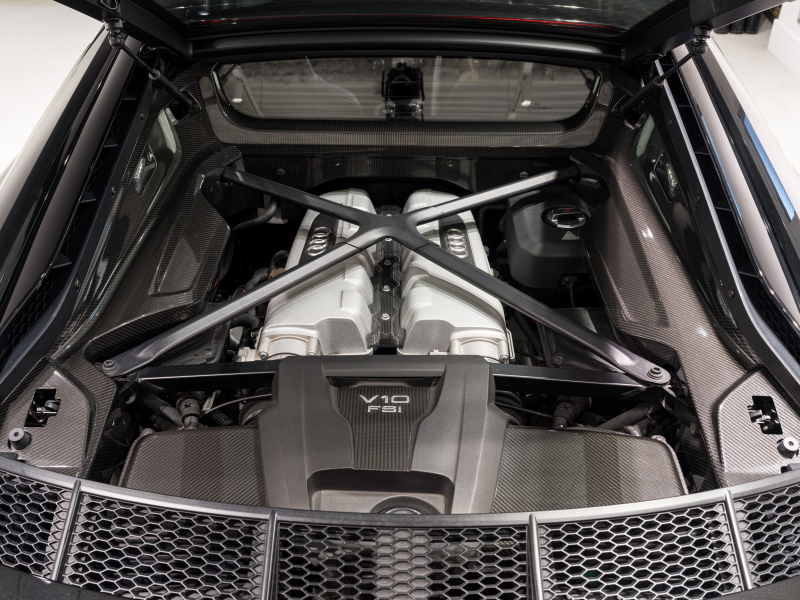 アウディ R8 R8 5.2 FSI V10 Plus Quattro　正規D車 ﾌｧｲﾝﾅｯﾊﾟﾚｻﾞｰﾊﾞｹｯﾄｼｰﾄ 純正MMIﾅﾋﾞ Bang&Olufsen ｶｰﾎﾞﾝｾﾗﾐｯｸﾌﾞﾚｰｷ ｶｰﾎﾞﾝｴｸｽﾃﾘｱ ﾚｰｻﾞｰLED OP20ｲﾝﾁAW EBM　2年保証