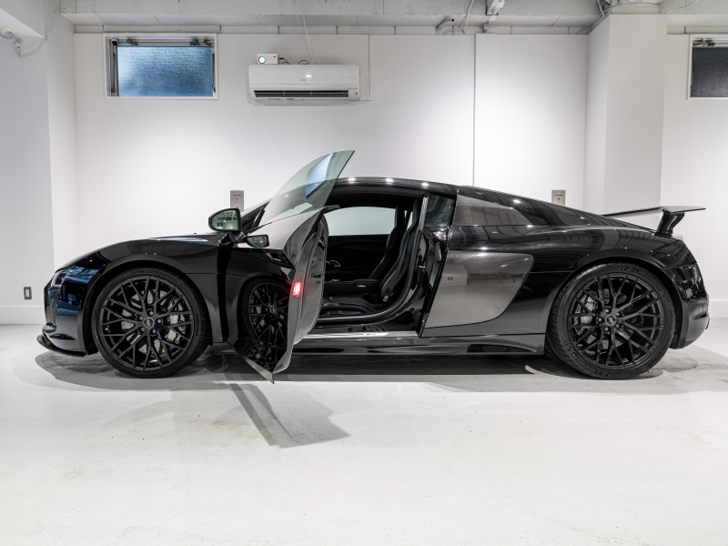 アウディ R8 R8 5.2 FSI V10 Plus Quattro　正規D車 ﾌｧｲﾝﾅｯﾊﾟﾚｻﾞｰﾊﾞｹｯﾄｼｰﾄ 純正MMIﾅﾋﾞ Bang&Olufsen ｶｰﾎﾞﾝｾﾗﾐｯｸﾌﾞﾚｰｷ ｶｰﾎﾞﾝｴｸｽﾃﾘｱ ﾚｰｻﾞｰLED OP20ｲﾝﾁAW EBM　2年保証