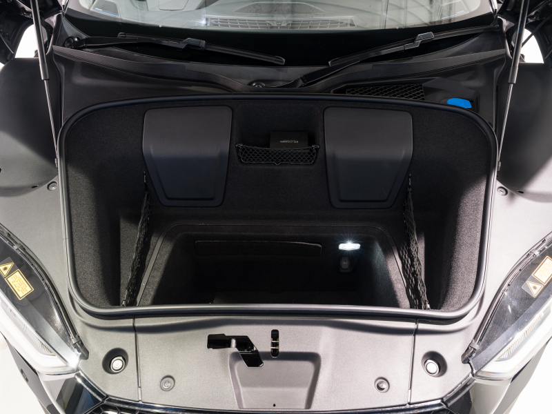 アウディ R8 R8 5.2 FSI V10 Plus Quattro　正規D車 ﾌｧｲﾝﾅｯﾊﾟﾚｻﾞｰﾊﾞｹｯﾄｼｰﾄ 純正MMIﾅﾋﾞ Bang&Olufsen ｶｰﾎﾞﾝｾﾗﾐｯｸﾌﾞﾚｰｷ ｶｰﾎﾞﾝｴｸｽﾃﾘｱ ﾚｰｻﾞｰLED OP20ｲﾝﾁAW EBM　2年保証