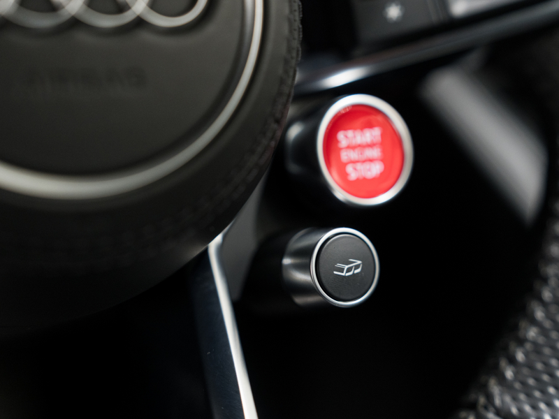 アウディ R8 R8 5.2 FSI V10 Plus Quattro　正規D車 ﾌｧｲﾝﾅｯﾊﾟﾚｻﾞｰﾊﾞｹｯﾄｼｰﾄ 純正MMIﾅﾋﾞ Bang&Olufsen ｶｰﾎﾞﾝｾﾗﾐｯｸﾌﾞﾚｰｷ ｶｰﾎﾞﾝｴｸｽﾃﾘｱ ﾚｰｻﾞｰLED OP20ｲﾝﾁAW EBM　2年保証