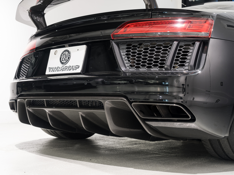 アウディ R8 R8 5.2 FSI V10 Plus Quattro　正規D車 ﾌｧｲﾝﾅｯﾊﾟﾚｻﾞｰﾊﾞｹｯﾄｼｰﾄ 純正MMIﾅﾋﾞ Bang&Olufsen ｶｰﾎﾞﾝｾﾗﾐｯｸﾌﾞﾚｰｷ ｶｰﾎﾞﾝｴｸｽﾃﾘｱ ﾚｰｻﾞｰLED OP20ｲﾝﾁAW EBM　2年保証