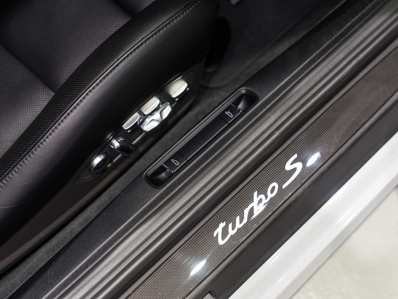 ポルシェ 911(Type991.2) ﾀｰﾎﾞS ｽﾎﾟｰﾂｸﾛﾉPKG　正規D車 ﾀｰﾎﾞｴｱﾛｷｯﾄ 黒革 ｼｰﾄﾋｰﾀｰ&ﾍﾞﾝﾁﾚｰﾀｰ ｻﾝﾙｰﾌ PCMﾅﾋﾞ TVﾁｭｰﾅｰ ﾘﾊﾞｰｼﾝｸﾞｶﾒﾗ ﾚｰﾝﾁｪﾝｼﾞA Carplay PCCB BOSEｻｳﾝﾄﾞ OPｶﾗｰ　2年保証付