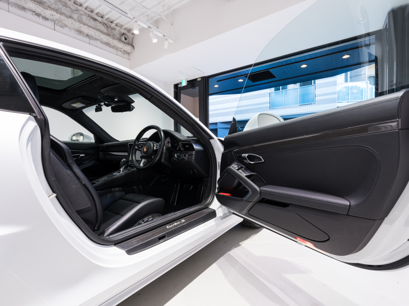 ポルシェ 911(Type991.2) ﾀｰﾎﾞS ｽﾎﾟｰﾂｸﾛﾉPKG　正規D車 ﾀｰﾎﾞｴｱﾛｷｯﾄ 黒革 ｼｰﾄﾋｰﾀｰ&ﾍﾞﾝﾁﾚｰﾀｰ ｻﾝﾙｰﾌ PCMﾅﾋﾞ TVﾁｭｰﾅｰ ﾘﾊﾞｰｼﾝｸﾞｶﾒﾗ ﾚｰﾝﾁｪﾝｼﾞA Carplay PCCB BOSEｻｳﾝﾄﾞ OPｶﾗｰ　2年保証付