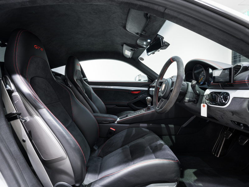 ポルシェ 718 ケイマン GT4 6MT ｸﾛﾉPKG　正規D車 右H ﾚｻﾞｰｲﾝﾃﾘｱ PCMﾅﾋﾞ Bｶﾒﾗ CarPlay ｷｾﾉﾝPDLS ｽﾎﾟｰﾂEX ﾍﾟｲﾝﾄｲﾝﾃﾘｱ 純正20AW