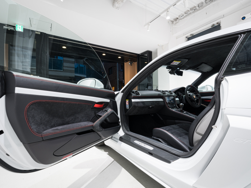 ポルシェ 718 ケイマン GT4 6MT ｸﾛﾉPKG　正規D車 右H ﾚｻﾞｰｲﾝﾃﾘｱ PCMﾅﾋﾞ Bｶﾒﾗ CarPlay ｷｾﾉﾝPDLS ｽﾎﾟｰﾂEX ﾍﾟｲﾝﾄｲﾝﾃﾘｱ 純正20AW