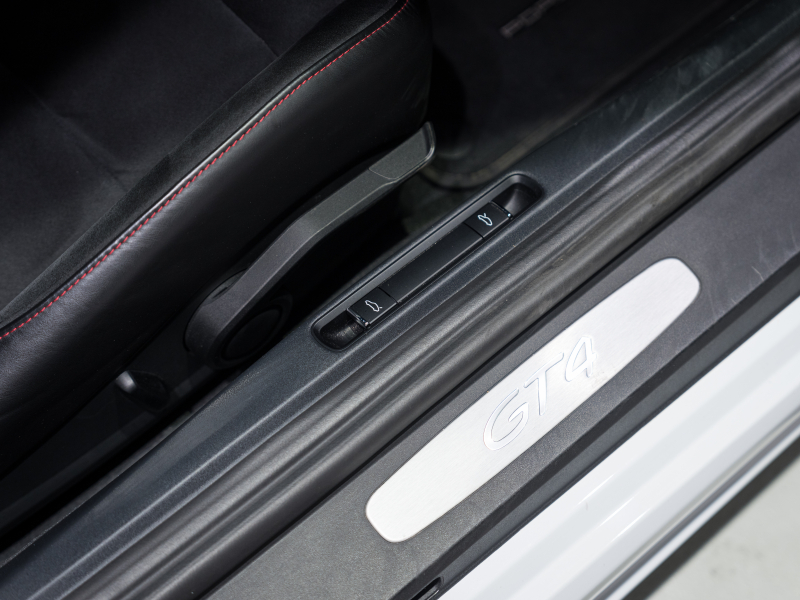 ポルシェ 718 ケイマン GT4 6MT ｸﾛﾉPKG　正規D車 右H ﾚｻﾞｰｲﾝﾃﾘｱ PCMﾅﾋﾞ Bｶﾒﾗ CarPlay ｷｾﾉﾝPDLS ｽﾎﾟｰﾂEX ﾍﾟｲﾝﾄｲﾝﾃﾘｱ 純正20AW