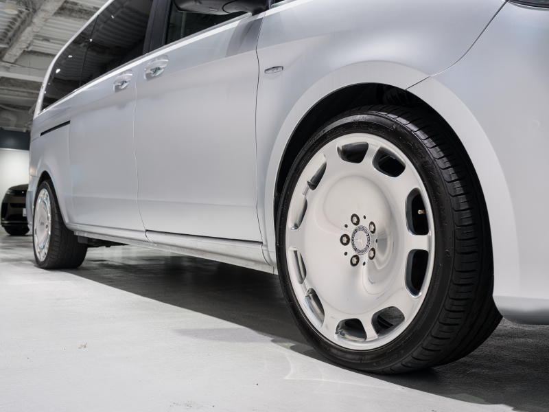 メルセデスベンツ Vクラス V220d ｴｸｽﾄﾗﾛﾝｸﾞ ﾚｰﾀﾞｰP　ﾏｲﾊﾞｯﾊ仕様 ｴｸﾞｾｸﾃｨﾌﾞｼｰﾄ TVﾓﾆﾀｰ付ﾊﾟｰﾃｰｼｮﾝ ｽﾀｰﾗｲﾄﾍｯﾄﾞﾗｲﾅｰ 4人乗り