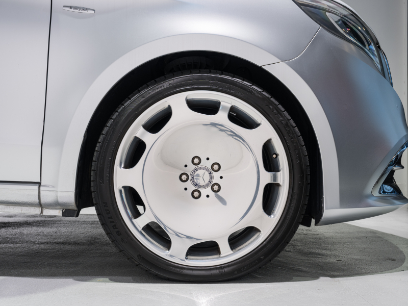 メルセデスベンツ Vクラス V220d ｴｸｽﾄﾗﾛﾝｸﾞ ﾚｰﾀﾞｰP　ﾏｲﾊﾞｯﾊ仕様 ｴｸﾞｾｸﾃｨﾌﾞｼｰﾄ TVﾓﾆﾀｰ付ﾊﾟｰﾃｰｼｮﾝ ｽﾀｰﾗｲﾄﾍｯﾄﾞﾗｲﾅｰ 4人乗り