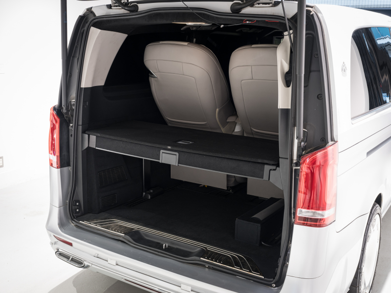 メルセデスベンツ Vクラス V220d ｴｸｽﾄﾗﾛﾝｸﾞ ﾚｰﾀﾞｰP　ﾏｲﾊﾞｯﾊ仕様 ｴｸﾞｾｸﾃｨﾌﾞｼｰﾄ TVﾓﾆﾀｰ付ﾊﾟｰﾃｰｼｮﾝ ｽﾀｰﾗｲﾄﾍｯﾄﾞﾗｲﾅｰ 4人乗り