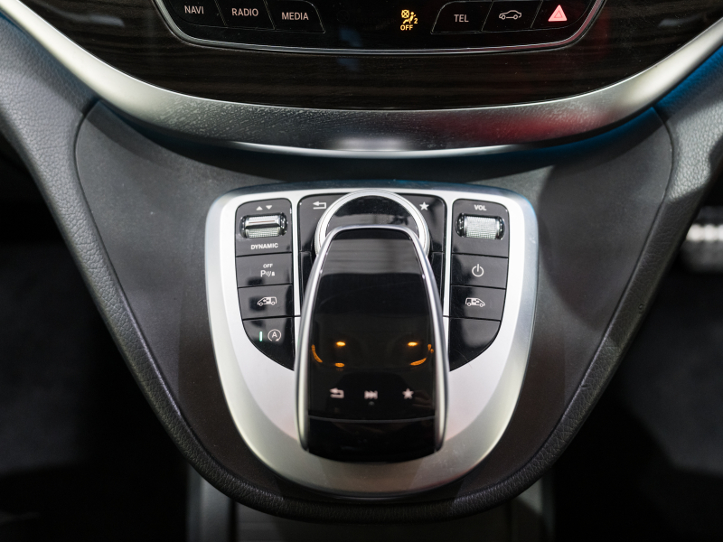 メルセデスベンツ Vクラス V220d ｴｸｽﾄﾗﾛﾝｸﾞ ﾚｰﾀﾞｰP　ﾏｲﾊﾞｯﾊ仕様 ｴｸﾞｾｸﾃｨﾌﾞｼｰﾄ TVﾓﾆﾀｰ付ﾊﾟｰﾃｰｼｮﾝ ｽﾀｰﾗｲﾄﾍｯﾄﾞﾗｲﾅｰ 4人乗り