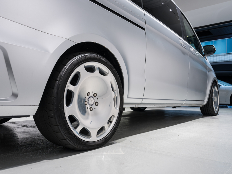 メルセデスベンツ Vクラス V220d ｴｸｽﾄﾗﾛﾝｸﾞ ﾚｰﾀﾞｰP　ﾏｲﾊﾞｯﾊ仕様 ｴｸﾞｾｸﾃｨﾌﾞｼｰﾄ TVﾓﾆﾀｰ付ﾊﾟｰﾃｰｼｮﾝ ｽﾀｰﾗｲﾄﾍｯﾄﾞﾗｲﾅｰ 4人乗り