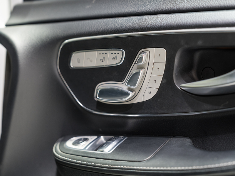 メルセデスベンツ Vクラス V220d ｴｸｽﾄﾗﾛﾝｸﾞ ﾚｰﾀﾞｰP　ﾏｲﾊﾞｯﾊ仕様 ｴｸﾞｾｸﾃｨﾌﾞｼｰﾄ TVﾓﾆﾀｰ付ﾊﾟｰﾃｰｼｮﾝ ｽﾀｰﾗｲﾄﾍｯﾄﾞﾗｲﾅｰ 4人乗り