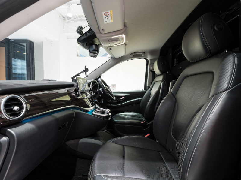 メルセデスベンツ Vクラス V220d ｴｸｽﾄﾗﾛﾝｸﾞ ﾚｰﾀﾞｰP　ﾏｲﾊﾞｯﾊ仕様 ｴｸﾞｾｸﾃｨﾌﾞｼｰﾄ TVﾓﾆﾀｰ付ﾊﾟｰﾃｰｼｮﾝ ｽﾀｰﾗｲﾄﾍｯﾄﾞﾗｲﾅｰ 4人乗り