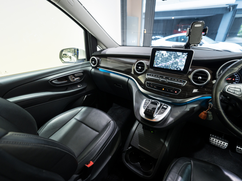 メルセデスベンツ Vクラス V220d ｴｸｽﾄﾗﾛﾝｸﾞ ﾚｰﾀﾞｰP　ﾏｲﾊﾞｯﾊ仕様 ｴｸﾞｾｸﾃｨﾌﾞｼｰﾄ TVﾓﾆﾀｰ付ﾊﾟｰﾃｰｼｮﾝ ｽﾀｰﾗｲﾄﾍｯﾄﾞﾗｲﾅｰ 4人乗り