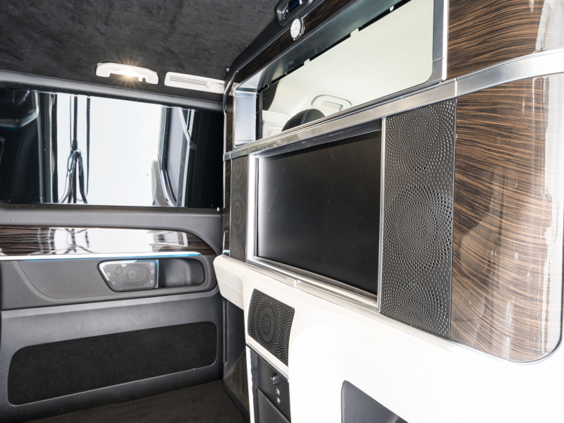 メルセデスベンツ Vクラス V220d ｴｸｽﾄﾗﾛﾝｸﾞ ﾚｰﾀﾞｰP　ﾏｲﾊﾞｯﾊ仕様 ｴｸﾞｾｸﾃｨﾌﾞｼｰﾄ TVﾓﾆﾀｰ付ﾊﾟｰﾃｰｼｮﾝ ｽﾀｰﾗｲﾄﾍｯﾄﾞﾗｲﾅｰ 4人乗り