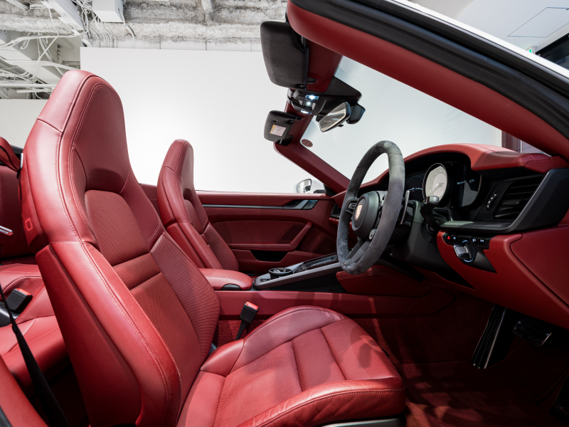 ポルシェ 911(Type992) ｶﾚﾗS ｶﾌﾞﾘｵﾚ　正規D車 ﾎﾞﾙﾄﾞｰﾚｯﾄﾞﾌﾙﾚｻﾞｰ ｼｰﾄﾍﾞﾝﾁﾚｰｼｮﾝ 純正PCM BOSEｻｳﾝﾄﾞ ACC ｽﾎﾟｰﾂｴｷｿﾞｰｽﾄ 20&21ｲﾝﾁAW　2年保証