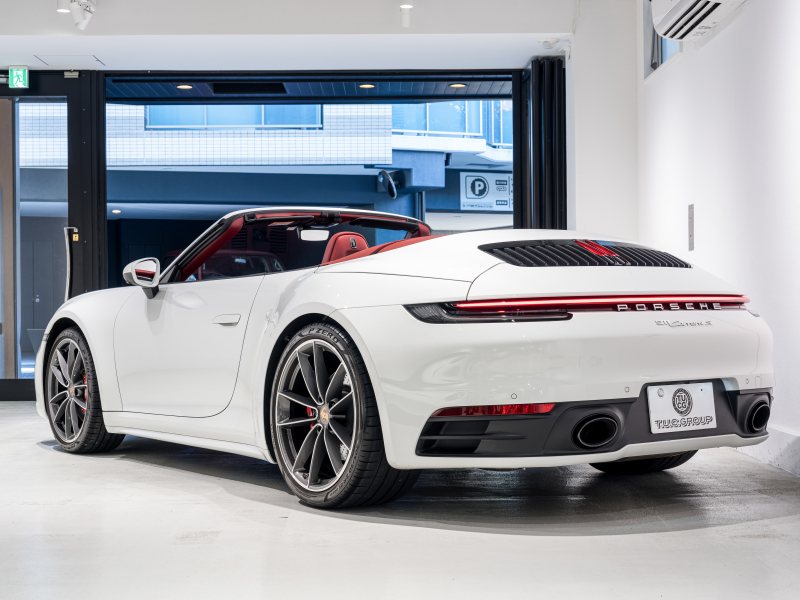 ポルシェ 911(Type992) ｶﾚﾗS ｶﾌﾞﾘｵﾚ　正規D車 ﾎﾞﾙﾄﾞｰﾚｯﾄﾞﾌﾙﾚｻﾞｰ ｼｰﾄﾍﾞﾝﾁﾚｰｼｮﾝ 純正PCM BOSEｻｳﾝﾄﾞ ACC ｽﾎﾟｰﾂｴｷｿﾞｰｽﾄ 20&21ｲﾝﾁAW　2年保証