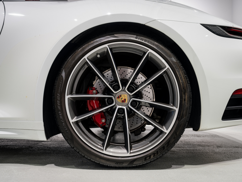 ポルシェ 911(Type992) ｶﾚﾗS ｶﾌﾞﾘｵﾚ　正規D車 ﾎﾞﾙﾄﾞｰﾚｯﾄﾞﾌﾙﾚｻﾞｰ ｼｰﾄﾍﾞﾝﾁﾚｰｼｮﾝ 純正PCM BOSEｻｳﾝﾄﾞ ACC ｽﾎﾟｰﾂｴｷｿﾞｰｽﾄ 20&21ｲﾝﾁAW　2年保証