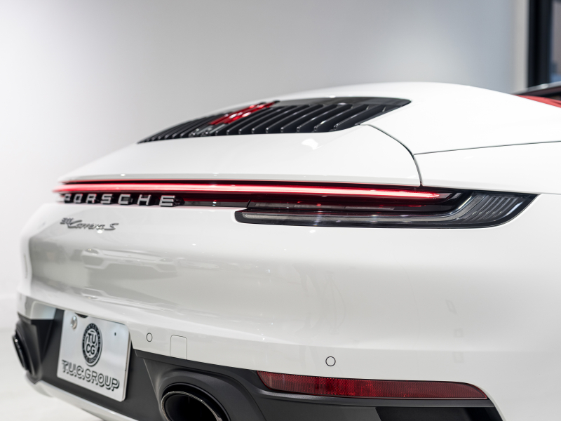 ポルシェ 911(Type992) ｶﾚﾗS ｶﾌﾞﾘｵﾚ　正規D車 ﾎﾞﾙﾄﾞｰﾚｯﾄﾞﾌﾙﾚｻﾞｰ ｼｰﾄﾍﾞﾝﾁﾚｰｼｮﾝ 純正PCM BOSEｻｳﾝﾄﾞ ACC ｽﾎﾟｰﾂｴｷｿﾞｰｽﾄ 20&21ｲﾝﾁAW　2年保証