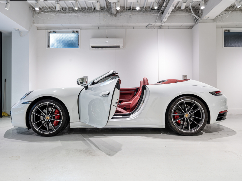 ポルシェ 911(Type992) ｶﾚﾗS ｶﾌﾞﾘｵﾚ　正規D車 ﾎﾞﾙﾄﾞｰﾚｯﾄﾞﾌﾙﾚｻﾞｰ ｼｰﾄﾍﾞﾝﾁﾚｰｼｮﾝ 純正PCM BOSEｻｳﾝﾄﾞ ACC ｽﾎﾟｰﾂｴｷｿﾞｰｽﾄ 20&21ｲﾝﾁAW　2年保証