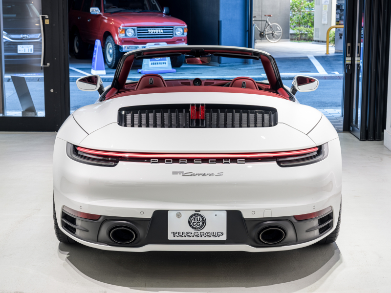 ポルシェ 911(Type992) ｶﾚﾗS ｶﾌﾞﾘｵﾚ　正規D車 ﾎﾞﾙﾄﾞｰﾚｯﾄﾞﾌﾙﾚｻﾞｰ ｼｰﾄﾍﾞﾝﾁﾚｰｼｮﾝ 純正PCM BOSEｻｳﾝﾄﾞ ACC ｽﾎﾟｰﾂｴｷｿﾞｰｽﾄ 20&21ｲﾝﾁAW　2年保証