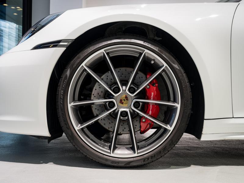 ポルシェ 911(Type992) ｶﾚﾗS ｶﾌﾞﾘｵﾚ　正規D車 ﾎﾞﾙﾄﾞｰﾚｯﾄﾞﾌﾙﾚｻﾞｰ ｼｰﾄﾍﾞﾝﾁﾚｰｼｮﾝ 純正PCM BOSEｻｳﾝﾄﾞ ACC ｽﾎﾟｰﾂｴｷｿﾞｰｽﾄ 20&21ｲﾝﾁAW　2年保証