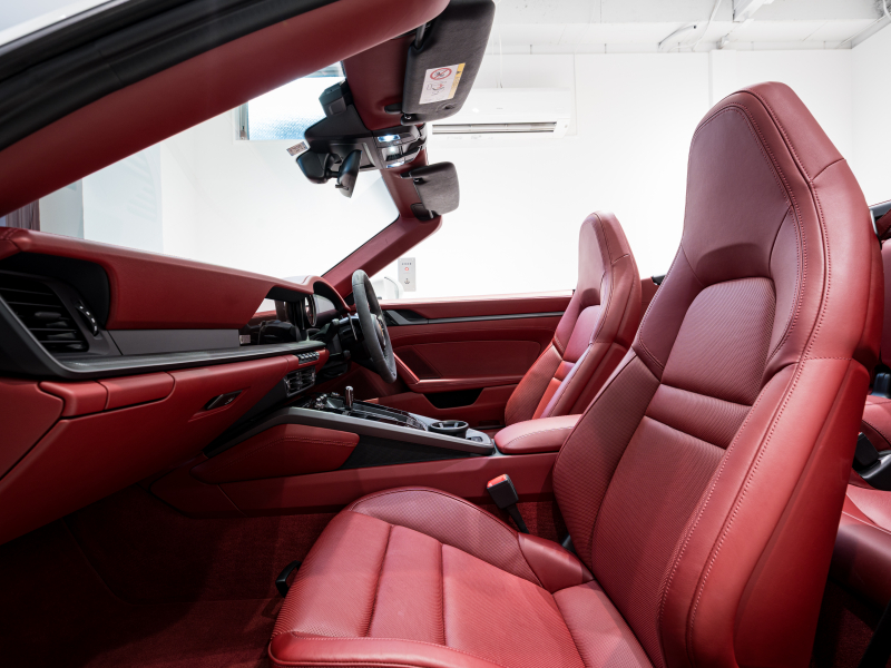 ポルシェ 911(Type992) ｶﾚﾗS ｶﾌﾞﾘｵﾚ　正規D車 ﾎﾞﾙﾄﾞｰﾚｯﾄﾞﾌﾙﾚｻﾞｰ ｼｰﾄﾍﾞﾝﾁﾚｰｼｮﾝ 純正PCM BOSEｻｳﾝﾄﾞ ACC ｽﾎﾟｰﾂｴｷｿﾞｰｽﾄ 20&21ｲﾝﾁAW　2年保証