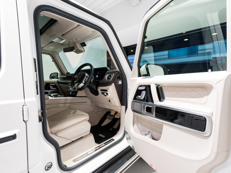 AMG Gクラス G63 AMGﾚｻﾞｰｴｸｽｸﾙｰｼﾌﾞPKG　正規D車 右H Meｺﾈｸﾄ ﾏｷｱｰﾄﾍﾞｰｼﾞｭ革 ｻﾝﾙｰﾌ 純正ﾅﾋﾞTV Burmester AMGﾊﾟﾌｫｰﾏﾝｽEX AMG20ｲﾝﾁAW　2年保証付