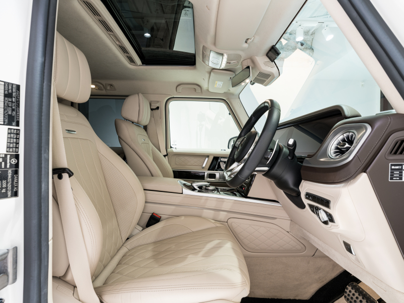 AMG Gクラス G63 AMGﾚｻﾞｰｴｸｽｸﾙｰｼﾌﾞPKG　正規D車 右H Meｺﾈｸﾄ ﾏｷｱｰﾄﾍﾞｰｼﾞｭ革 ｻﾝﾙｰﾌ 純正ﾅﾋﾞTV Burmester AMGﾊﾟﾌｫｰﾏﾝｽEX AMG20ｲﾝﾁAW　2年保証付