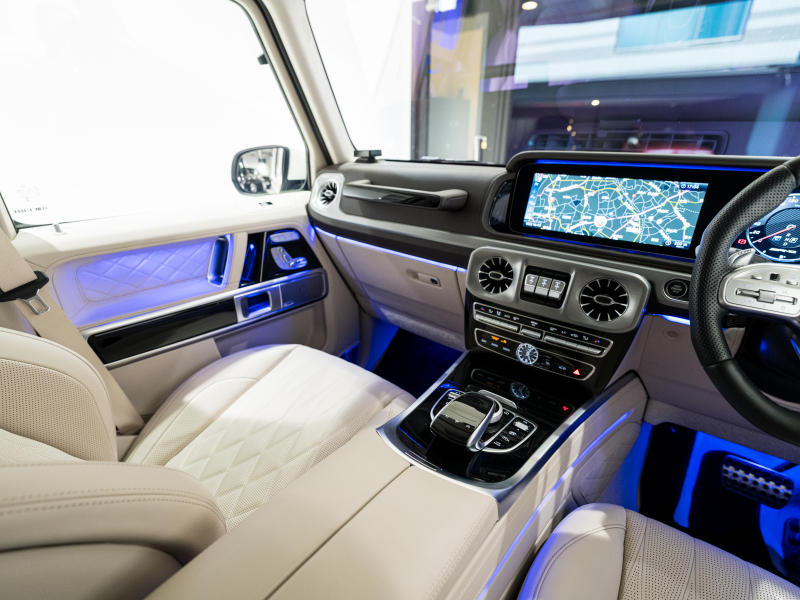 AMG Gクラス G63 AMGﾚｻﾞｰｴｸｽｸﾙｰｼﾌﾞPKG　正規D車 右H Meｺﾈｸﾄ ﾏｷｱｰﾄﾍﾞｰｼﾞｭ革 ｻﾝﾙｰﾌ 純正ﾅﾋﾞTV Burmester AMGﾊﾟﾌｫｰﾏﾝｽEX AMG20ｲﾝﾁAW　2年保証付