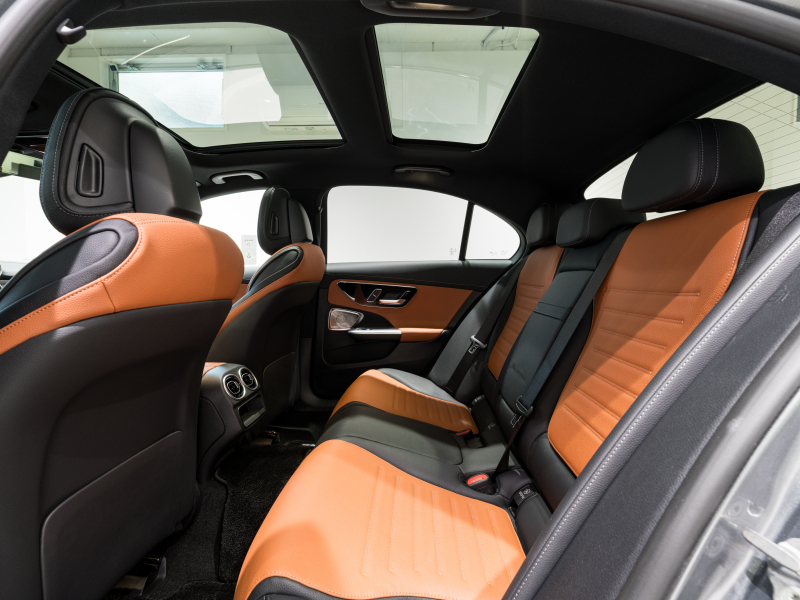 AMG Cクラス C43 4MATIC　現行ﾓﾃﾞﾙ 左H 1ｵｰﾅｰ ｼｴﾅﾌﾞﾗｳﾝﾚｻﾞｰ ｼｰﾄﾋｰﾀｰ ﾍﾞﾝﾁﾚｰﾀｰ ﾊﾟﾉﾗﾏSR 純正ARﾅﾋﾞ Burmester3D 純正19AW　新車保証継承可