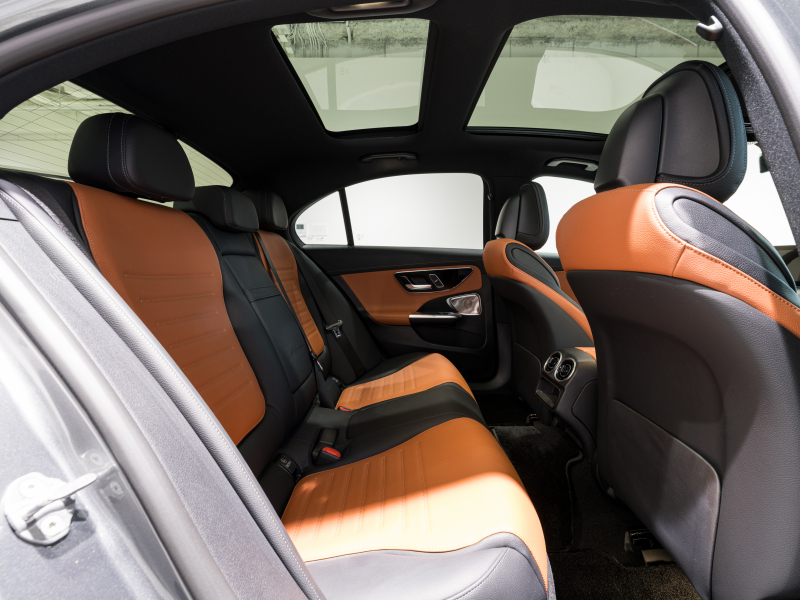 AMG Cクラス C43 4MATIC　現行ﾓﾃﾞﾙ 左H 1ｵｰﾅｰ ｼｴﾅﾌﾞﾗｳﾝﾚｻﾞｰ ｼｰﾄﾋｰﾀｰ ﾍﾞﾝﾁﾚｰﾀｰ ﾊﾟﾉﾗﾏSR 純正ARﾅﾋﾞ Burmester3D 純正19AW　新車保証継承可