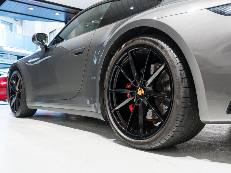 ポルシェ 911(Type992) カレラS 正規D車 エントリードライブ 14wayベージュ革シート 純正PCM BOSEサウンド ACC スポーツエキゾースト 20&21インチAW 2年保証