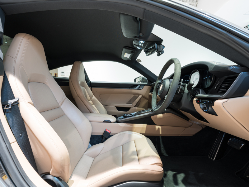 ポルシェ 911(Type992) カレラS 正規D車 エントリードライブ 14wayベージュ革シート 純正PCM BOSEサウンド ACC スポーツエキゾースト 20&21インチAW 2年保証