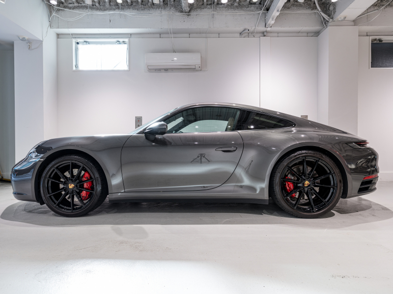 ポルシェ 911(Type992) カレラS 正規D車 エントリードライブ 14wayベージュ革シート 純正PCM BOSEサウンド ACC スポーツエキゾースト 20&21インチAW 2年保証