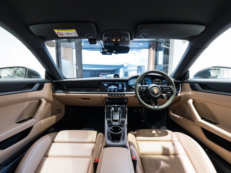 ポルシェ 911(Type992) カレラS 正規D車 エントリードライブ 14wayベージュ革シート 純正PCM BOSEサウンド ACC スポーツエキゾースト 20&21インチAW 2年保証