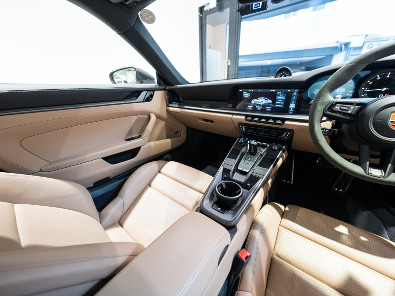 ポルシェ 911(Type992) カレラS 正規D車 エントリードライブ 14wayベージュ革シート 純正PCM BOSEサウンド ACC スポーツエキゾースト 20&21インチAW 2年保証