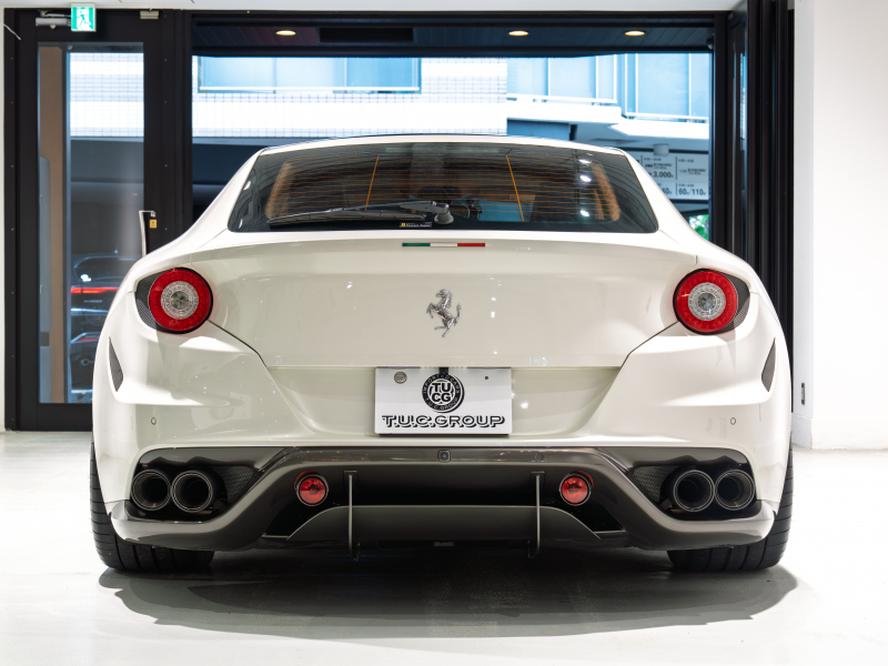 フェラーリ FF Ferrari Four F1 DCT　正規D車 左H ｸｵｲｵ革 ﾌﾙ電動ｼｰﾄﾍﾞﾝﾁﾚｰｼｮﾝ ﾊﾟﾉﾗﾏｶﾞﾗｽﾙｰﾌ ﾊﾟｯｾﾝｼﾞｬｰﾃﾞｨｽﾌﾟﾚｲ LEDｶｰﾎﾞﾝﾄﾞﾗｲﾊﾞｰｿﾞｰﾝ ﾅﾋﾞTV Bｶﾒﾗ 鍛造20ｲﾝﾁ ﾛｰﾀﾞｳﾝ PowerCraftﾏﾌﾗｰ OP800 記録簿多数