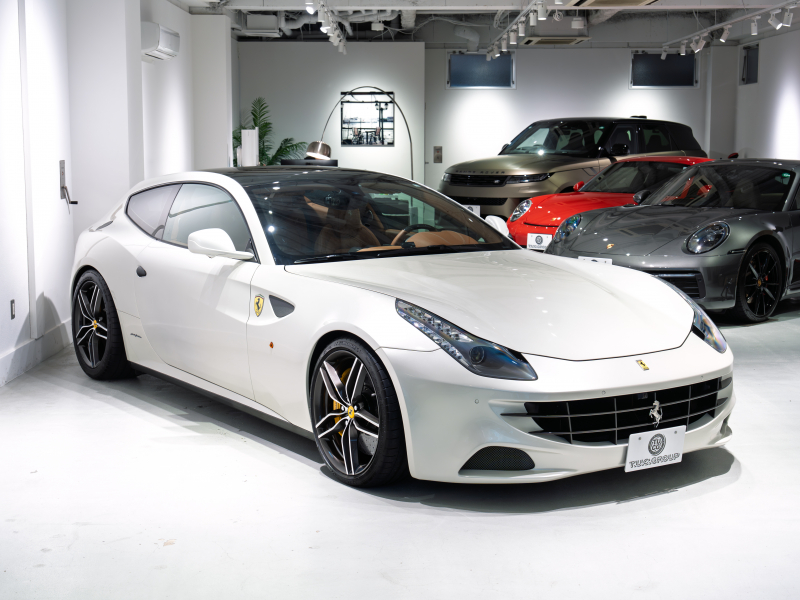 フェラーリ FF Ferrari Four F1 DCT　正規D車 左H ｸｵｲｵ革 ﾌﾙ電動ｼｰﾄﾍﾞﾝﾁﾚｰｼｮﾝ ﾊﾟﾉﾗﾏｶﾞﾗｽﾙｰﾌ ﾊﾟｯｾﾝｼﾞｬｰﾃﾞｨｽﾌﾟﾚｲ LEDｶｰﾎﾞﾝﾄﾞﾗｲﾊﾞｰｿﾞｰﾝ ﾅﾋﾞTV Bｶﾒﾗ 鍛造20ｲﾝﾁ ﾛｰﾀﾞｳﾝ PowerCraftﾏﾌﾗｰ OP800 記録簿多数