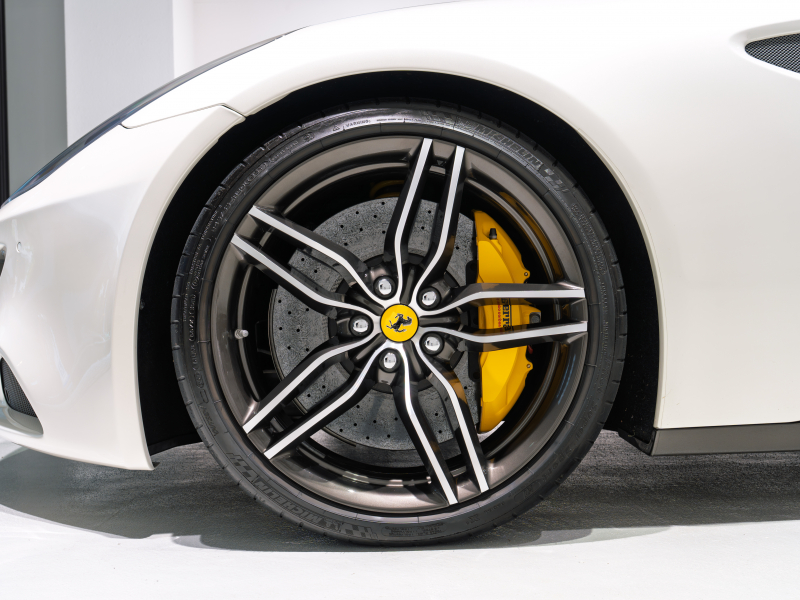 フェラーリ FF Ferrari Four F1 DCT　正規D車 左H ｸｵｲｵ革 ﾌﾙ電動ｼｰﾄﾍﾞﾝﾁﾚｰｼｮﾝ ﾊﾟﾉﾗﾏｶﾞﾗｽﾙｰﾌ ﾊﾟｯｾﾝｼﾞｬｰﾃﾞｨｽﾌﾟﾚｲ LEDｶｰﾎﾞﾝﾄﾞﾗｲﾊﾞｰｿﾞｰﾝ ﾅﾋﾞTV Bｶﾒﾗ 鍛造20ｲﾝﾁ ﾛｰﾀﾞｳﾝ PowerCraftﾏﾌﾗｰ OP800 記録簿多数